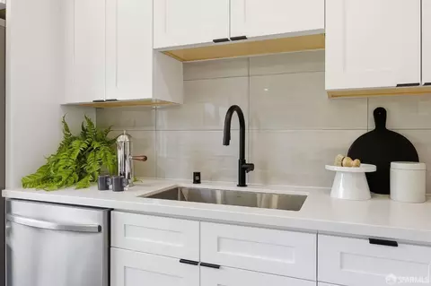 Kitchen - 306 Crescent Ave, San Francisco, CA 94110 photo 4 of 7