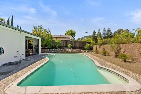 Exterior - 2 Beaumont Ct, Lafayette, CA 94549 photo 7 of 10