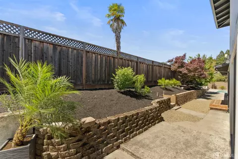 Exterior - 2 Beaumont Ct, Lafayette, CA 94549 photo 8 of 10