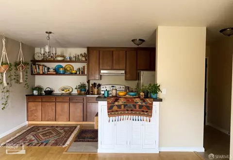 965 Shorepoint Ct #211, Alameda, CA 94501