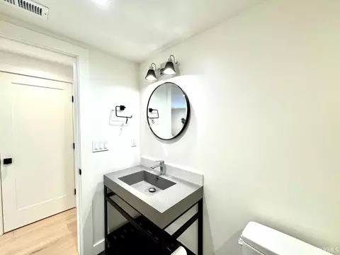 Bath - 567 Head St, San Francisco, CA 94132 photo 3 of 5