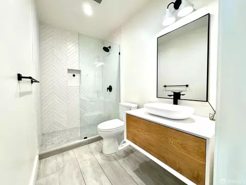 Bath - 567 Head St, San Francisco, CA 94132 photo 5 of 5