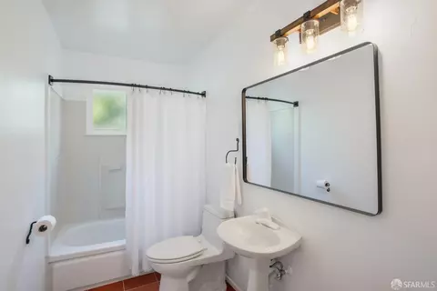 Bath - 1484 Crespi Rd, Pacifica, CA 94044 photo 1 of 2