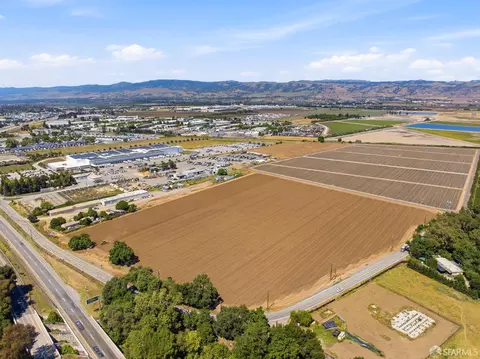 5330 Bolsa Rd, Gilroy, CA 95020