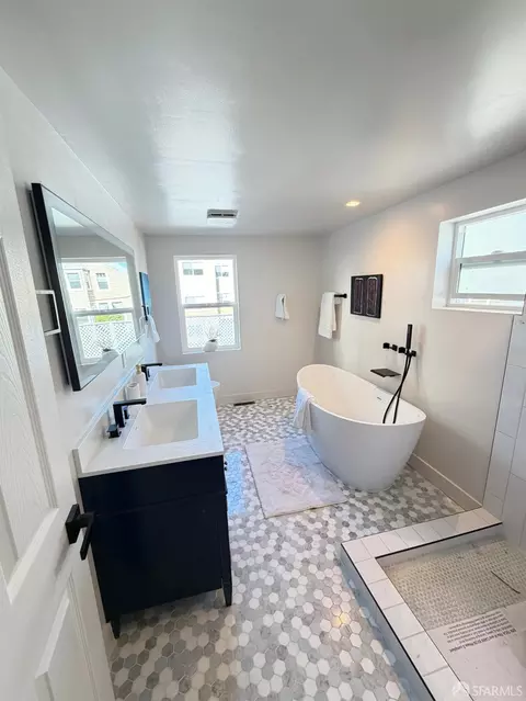 Bath - 522 26th Ave, San Francisco, CA 94121 photo 2 of 5