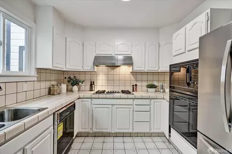 Kitchen - 1663 23rd Ave, San Francisco, CA 94122 photo 2 of 4