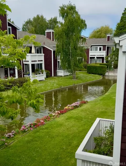 76 Marina Lakes Dr, Richmond, CA 94804
