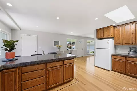 Kitchen - 259 Marina Way, Pacifica, CA 94044 photo 2 of 2
