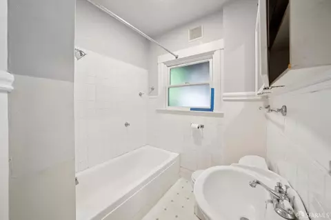 Bath - 2732 Parker St, Berkeley, CA 94704 photo 1 of 4