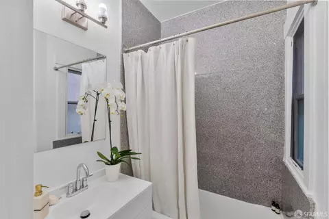 Bath - 1767 Euclid Ave #6, Berkeley, CA 94709 photo 1 of 2