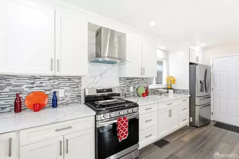 Kitchen - 3016 Estates Ave, Pinole, CA 94564 photo 2 of 4