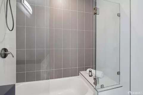 Bath - 46 Bruce Ave, San Francisco, CA 94112 photo 3 of 7