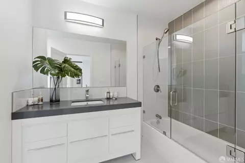 Bath - 46 Bruce Ave, San Francisco, CA 94112 photo 2 of 7