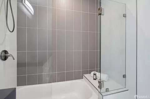 Bath - 46 Bruce Ave, San Francisco, CA 94112 photo 3 of 7
