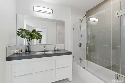 Bath - 46 Bruce Ave, San Francisco, CA 94112 photo 2 of 7