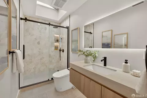 Bath - 3185 Cesar Chavez St #2, San Francisco, CA 94110 photo 3 of 3