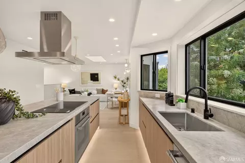 Kitchen - 3185 Cesar Chavez St #2, San Francisco, CA 94110 photo 3 of 4