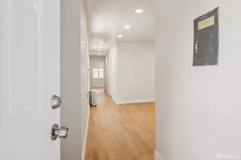 Entry Way - 1225 Campbell St, Oakland, CA 94607 photo 3 of 4