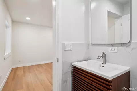 Bath - 1225 Campbell St, Oakland, CA 94607 photo 7 of 9