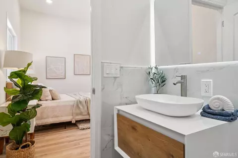 Bath - 1225 Campbell St, Oakland, CA 94607 photo 2 of 9