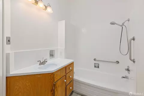 Bath - 369 Frederick St, San Francisco, CA 94117 photo 5 of 9