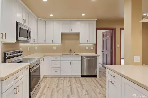 Kitchen - 369 Frederick St, San Francisco, CA 94117 photo 4 of 7