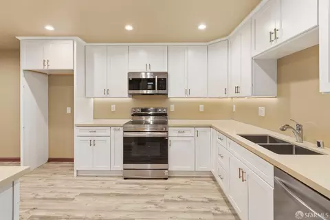 Kitchen - 369 Frederick St, San Francisco, CA 94117 photo 2 of 7