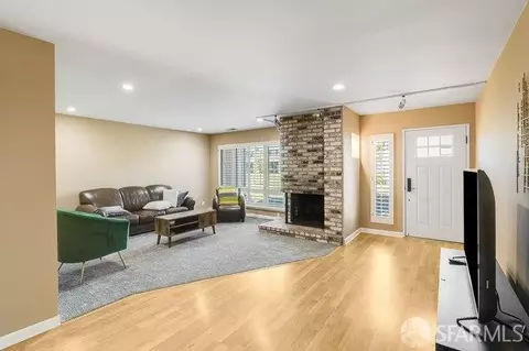 1137 Leeward Ln, Alameda, CA 94502