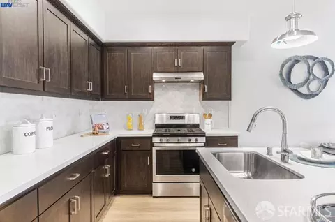 Kitchen - 37655 Cape Cod Rd, Newark, CA 94560 photo 2 of 5