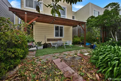 Exterior - 2067 Thomas Ave, San Francisco, CA 94124 photo 3 of 8