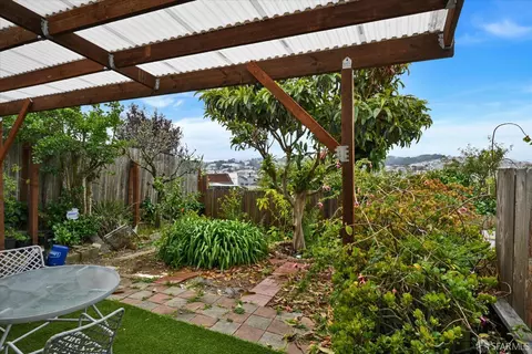 Exterior - 2067 Thomas Ave, San Francisco, CA 94124 photo 5 of 8