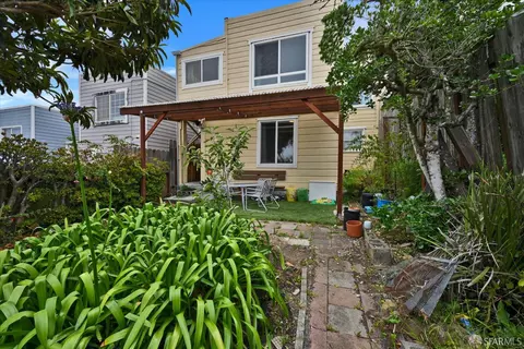Exterior - 2067 Thomas Ave, San Francisco, CA 94124 photo 6 of 8