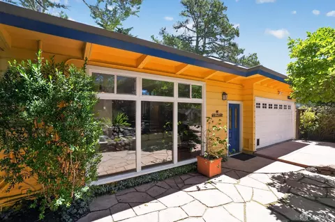 6862 Ridgewood Dr, Oakland, CA 94611