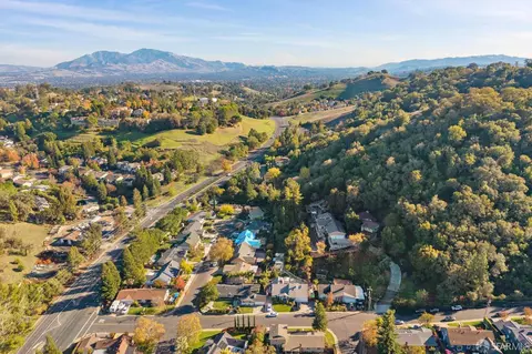 View/Area - 305 Lindsey Dr, Martinez, CA 94553 photo 3 of 4
