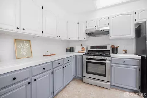 Kitchen - 1658 34th Ave, San Francisco, CA 94122 photo 4 of 5