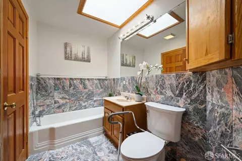 Bath - 2471 40th Ave, San Francisco, CA 94116 photo 2 of 4