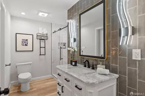 Bath - 90 Peralta Ave, San Francisco, CA 94110 photo 3 of 3