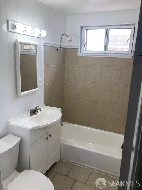 Bath - 1444 Rosita Rd, Pacifica, CA 94044 photo 1 of 1