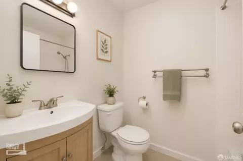 Bath - 182 Jerrold Ave, San Francisco, CA 94124 photo 1 of 3