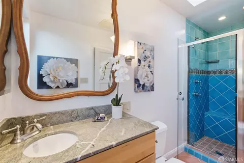 Bath - 369 Mullen Ave, San Francisco, CA 94110 photo 1 of 5
