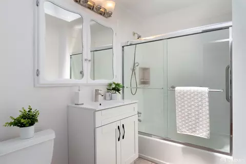 Bath - 140 Naglee Ave, San Francisco, CA 94112 photo 1 of 1
