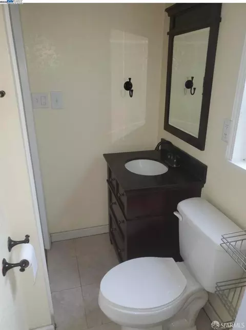 Bath - 1706 Fairview St, Berkeley, CA 94703 photo 3 of 4