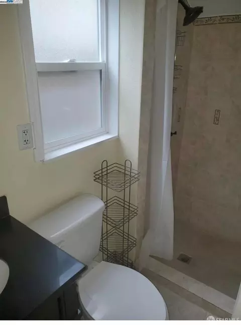 Bath - 1706 Fairview St, Berkeley, CA 94703 photo 4 of 4