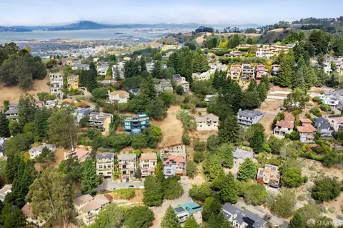 View/Area - 7001 Buckingham Blvd, Berkeley, CA 94705 photo 5 of 9