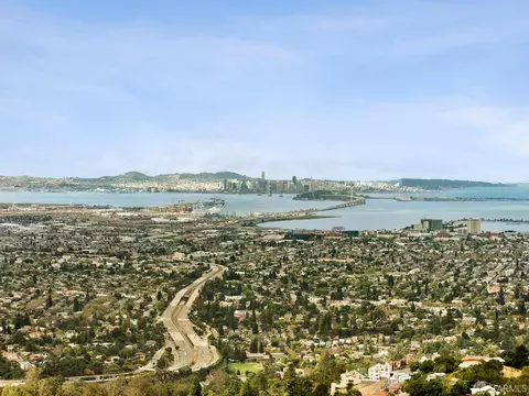 View/Area - 7001 Buckingham Blvd, Berkeley, CA 94705 photo 8 of 9