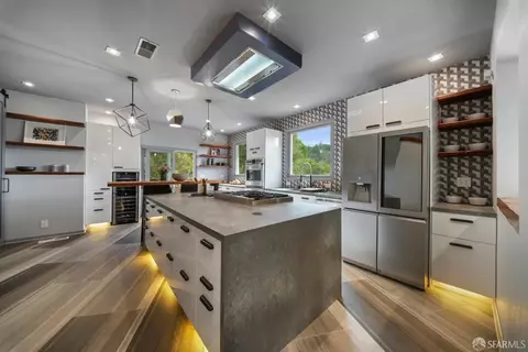 Kitchen - 7001 Buckingham Blvd, Berkeley, CA 94705 photo 2 of 14