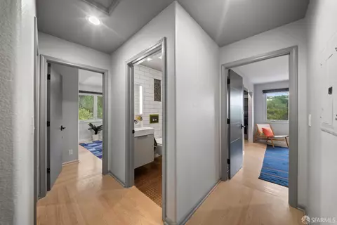 Entry Way - 7001 Buckingham Blvd, Berkeley, CA 94705 photo 3 of 5