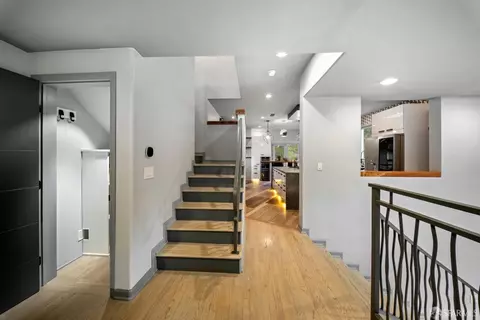 Entry Way - 7001 Buckingham Blvd, Berkeley, CA 94705 photo 2 of 5