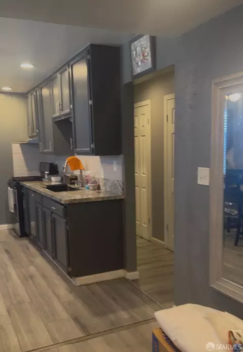 Entry Way - 8422 B St, Oakland, CA 94621 photo 3 of 6
