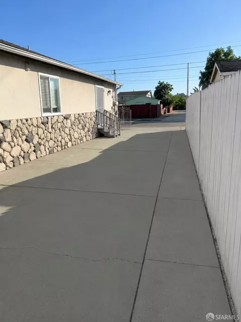 Exterior - 8422 B St, Oakland, CA 94621 photo 14 of 14